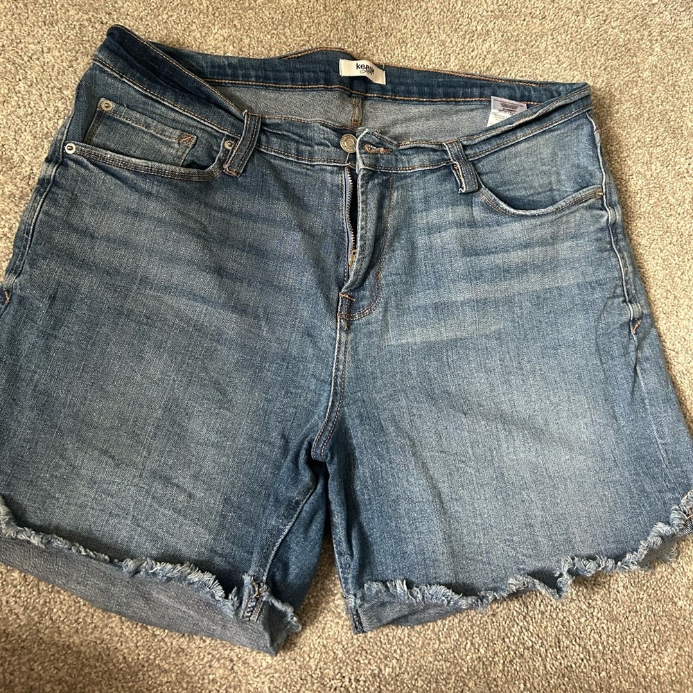 Kensie size 12/31 denim shorts rolled cuff with 4.5-5 inch inseam